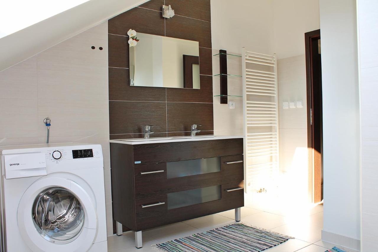 דירות צ'סקה בודיוביצה Attic With Parking, Near The Center Of Cb - 110M2 מראה חיצוני תמונה